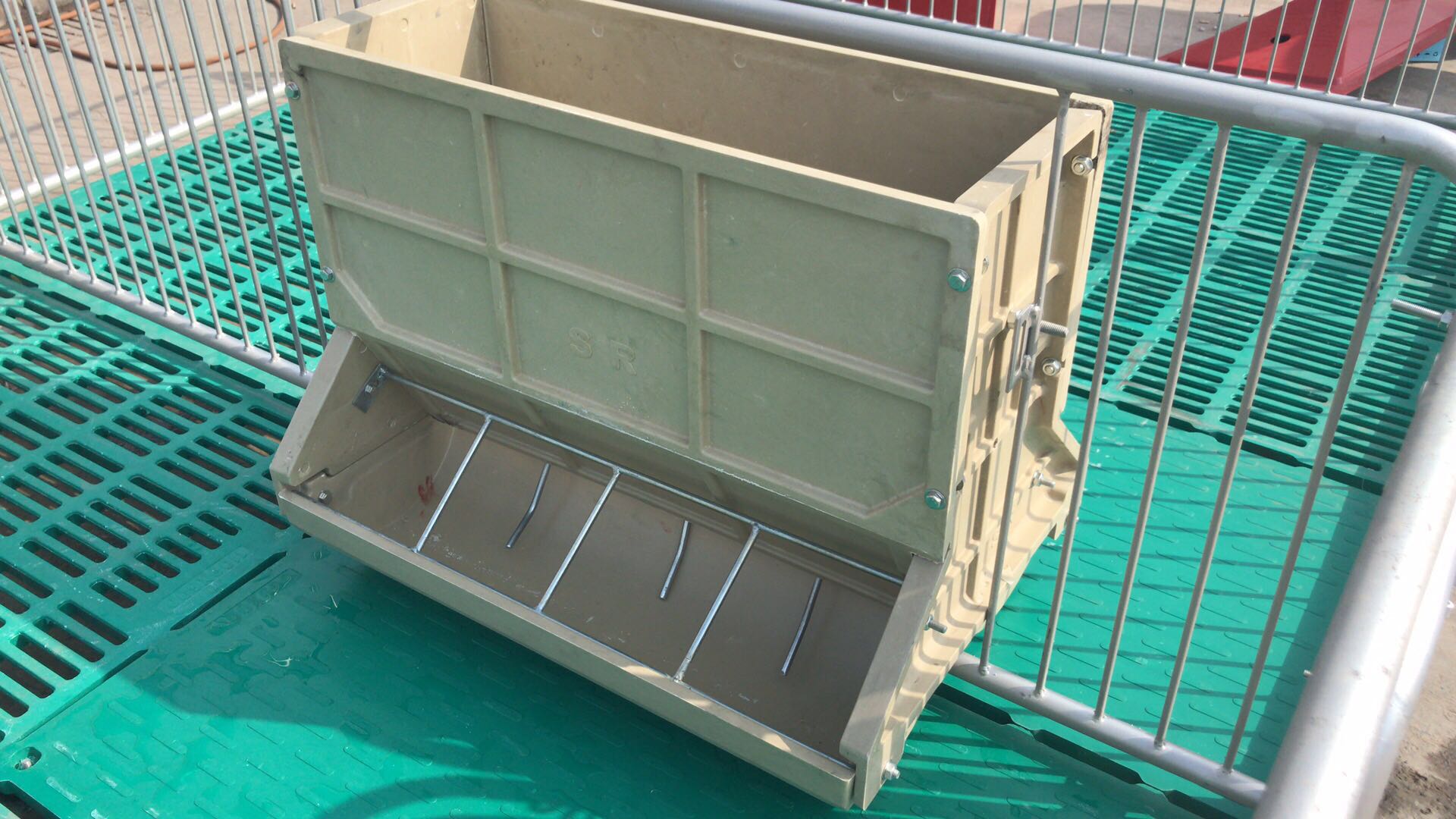 新鄉(xiāng)復(fù)合漏糞板哪家質(zhì)量好？